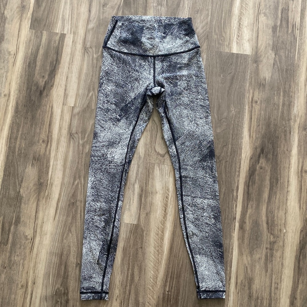 Lululemon full length Align leggings size 6- The Lab exclusive design